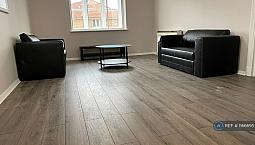 2 Bedroom Flat In Stirling Grove, Hounslow, Tw3 (2 Bed) (#1166695)