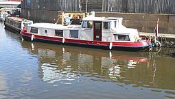 Dutch Barge Houseboat On Transferrable Residential Mooring In Brentford