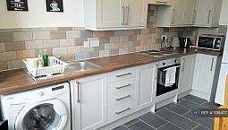 2 Bedroom Flat In Whitecrook Street, Clydebank, G81 (2 Bed) (#1138407)