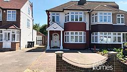 4 Bedroom Semi-Detached House With Large Private Garden In Enfield, En1