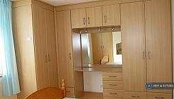 2 Bedroom House In Ig11, London, Barking, Ig11 (2 Bed) (#1177393)