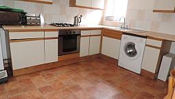 Crwys Road , Cathay`s 4  Bed First Floor  Flat  2 Baths **No Fees** **Includes Water Rates **. 