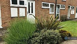 1 Bedroom Flat In De Freville Road, Great Shelford, Cambridge, Cb22 (1 Bed) (#870392)