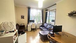 Large One Bedroom Flat In Kensington Olympia