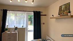 Studio Flat In Belmont Road, London, N15 (#1186297)