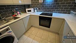 2 Bedroom Flat In Cricklewood Broadway, London, Nw2 (2 Bed) (#1155307)