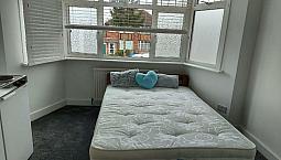 Lovely Double Room Including Bills With Own Kitchenette Single Occupancy Only