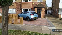 3 Bedroom House In Whiteheath Avenue, Ruislip, Ha4 (3 Bed) (#1185960)