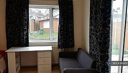 1 Bedroom In Hillside Drive, Edgware, Ha8 (#1165472)