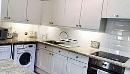 2 Bedroom Flat In Deerhurst Close, Feltham