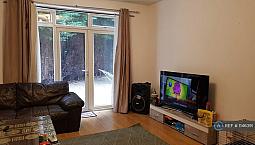 2 Bedroom Flat In Greenview Court, London, Nw9 (2 Bed) (#1146391)