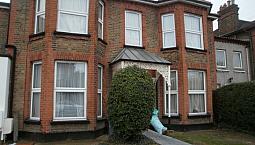 Lovely One Bedroom Maisonette Close To Goodmayes Station And King George Hospital
