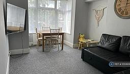 3 Bedroom Flat In Winchester Road, London, E4 (3 Bed) (#1050606)