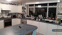 1 Bedroom In Tayben Ave, Twickenham, Tw2 (#1151060)