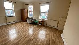 Spacious 2 Bedroom Maisonette With 2 Separate Receptions At Green Lane Rm8 1Uu