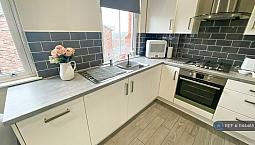 2 Bedroom Flat In Gladstone Street, Woolton, Liverpool, L25 (2 Bed) (#1144486)
