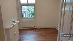2 Bedroom Flat In Lea Bridge Road, London, E5 (2 Bed) (#1161042)