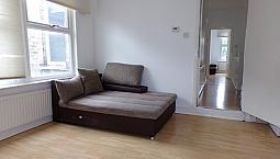 Bright And Spacious Three Bedroom Top Floor Garden Maisonette - Leytonstone E11