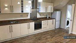 3 Bedroom Flat In Sangley Road, London, Se6 (3 Bed) (#1125881)