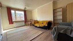 2 Bedroom Flat With Sun Balcony. Alexandra Parade. New Laminate Flooring Through Out.