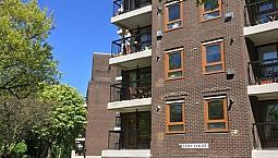 1 Bedroom Flat In Lime Court, London, Sw15 (1 Bed) (#1181003)