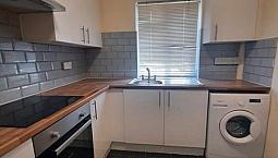 2 Bedroom Flat In Gilda Court, London, Nw7 (2 Bed) (#1125294)