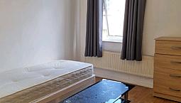 Studio Flat £1040  -E14- Near Canarywharf-Hb/Uc Considered